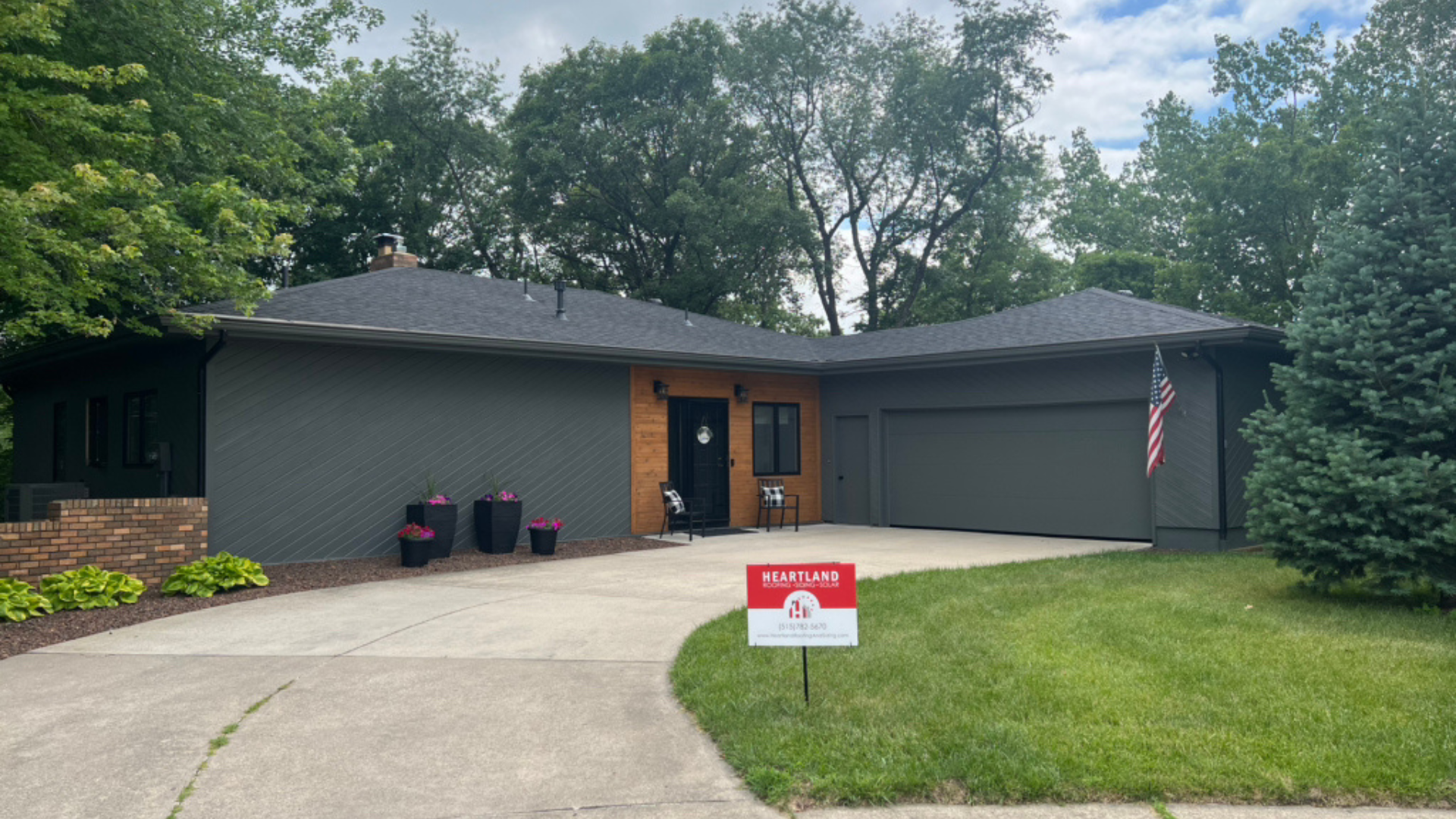﻿﻿An after photo of a roof replacement in Ames, Iowa with Owens Corning TruDefinition Duration shingles in Onyx Black.