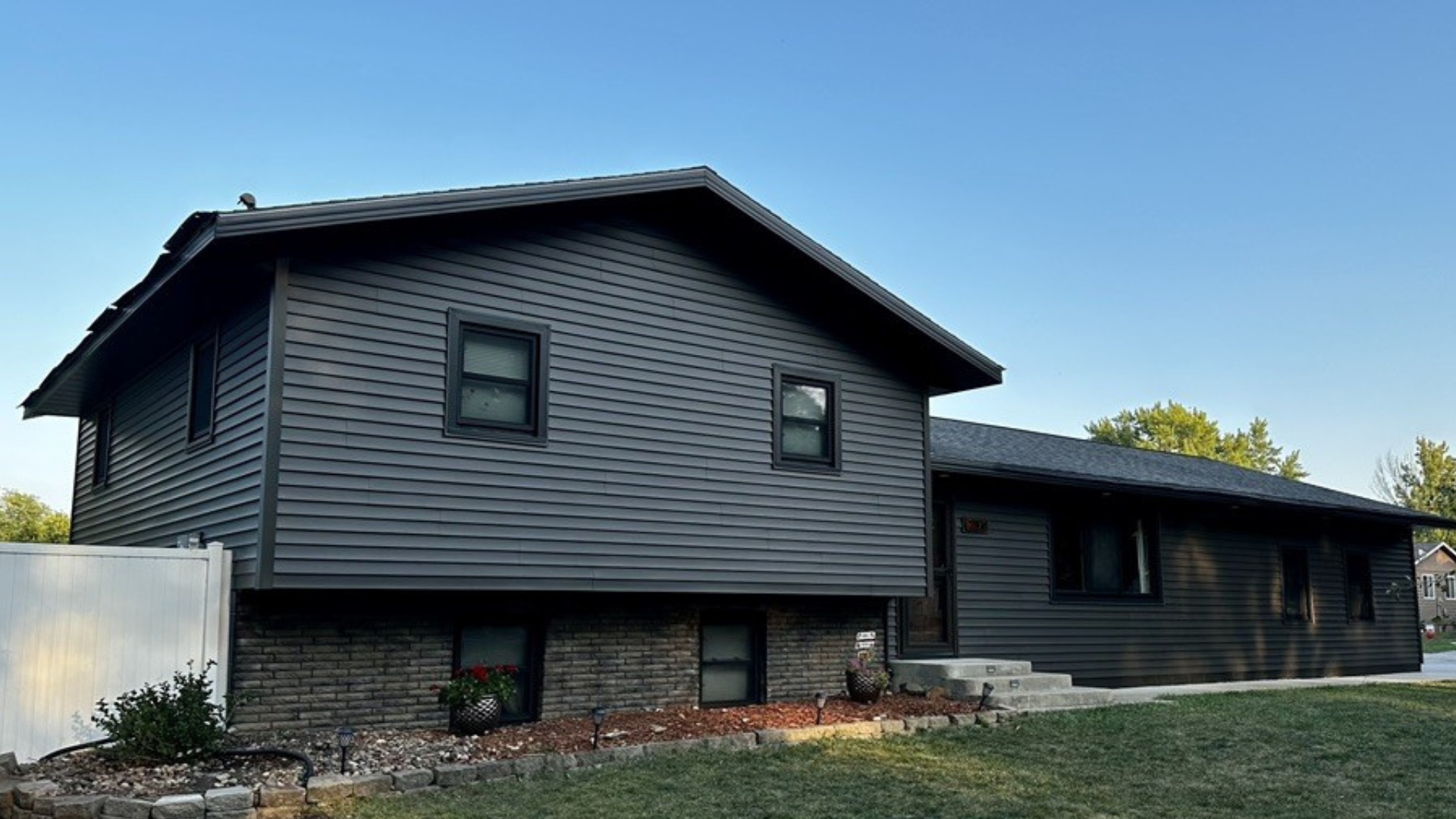 ﻿﻿An after photo of a Webster City home with Alside Charter Oak siding in Cast Iron.